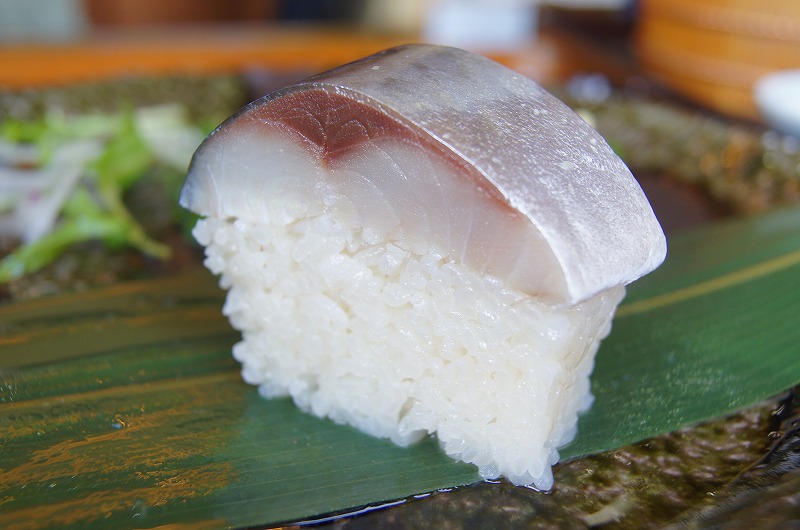 鯖寿司がデカイ。