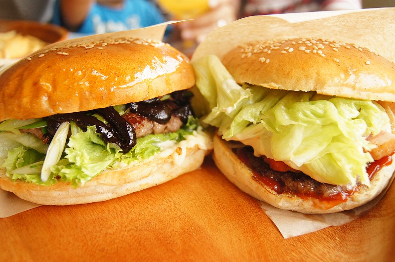 彦根城近くのハンバーガー屋「サンバーガー」でハンバーガーをガッツリ喰らう