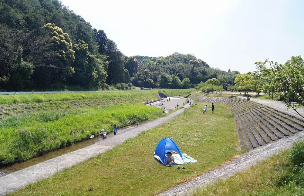 大津市の川遊びができる公園「和邇公園」。5月ぐらいからオンシーズン始まる。