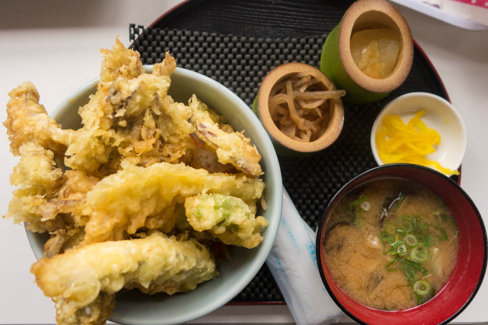 東近江市の道の駅 奥永源寺渓流の里の岩魚天丼がボリューミー過ぎて大満足。