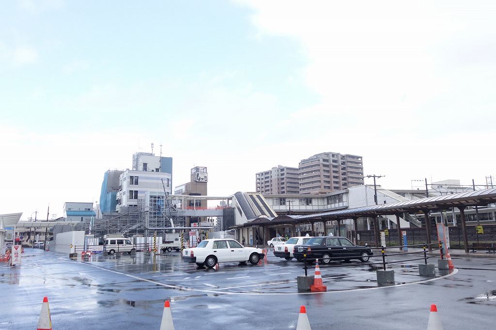 現在工事中の野洲駅北口駅前歩道橋の様子といつ完成するのか見てきた。