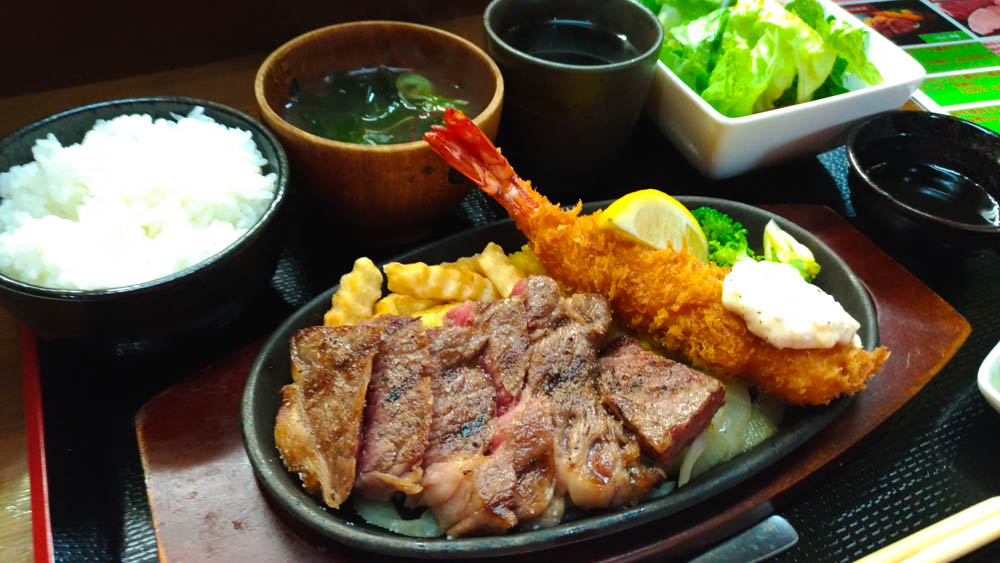 東近江市のおすすランチ店・肉の松山（にくのしょうざん）の限定ランチ「和牛ロースステーキ＆大エビフライランチ」