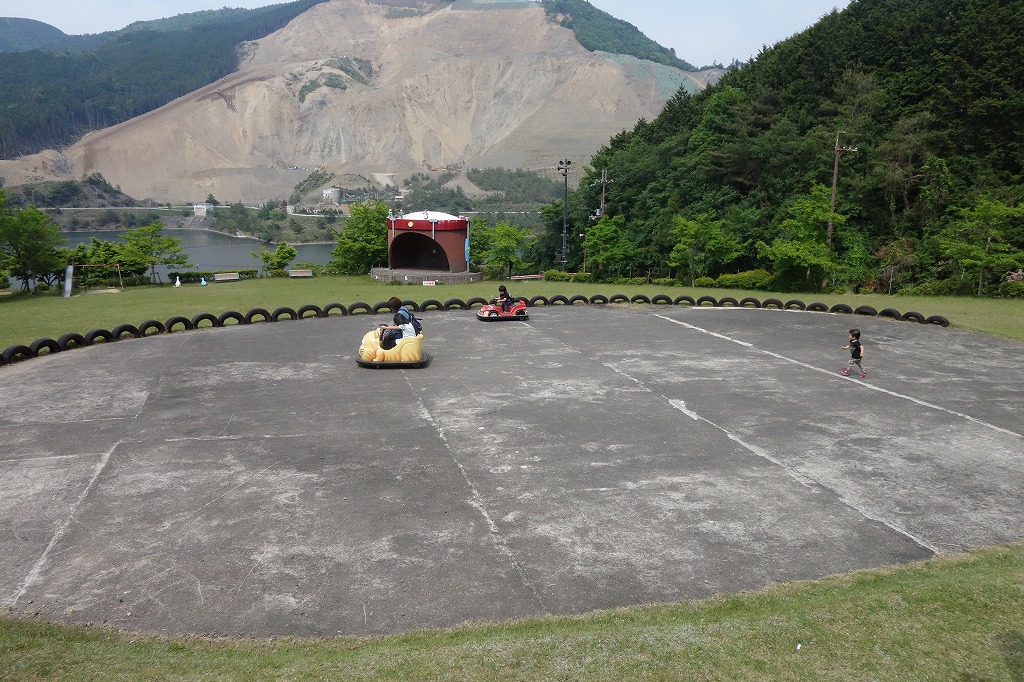 甲賀市の長ーい滑り台 青土ダムエコーバレイでダム見ながら遊ぼう 日刊 甲賀市