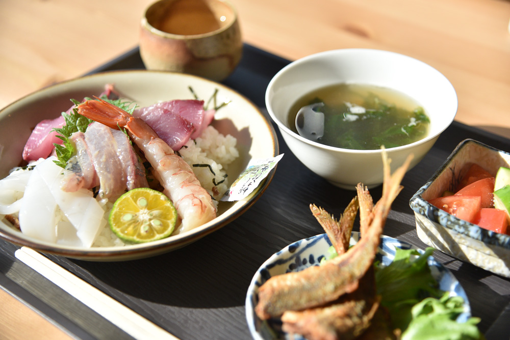 本日土曜日!湖南市の今プラスで和歌山の魚の海鮮丼が振る舞われます!