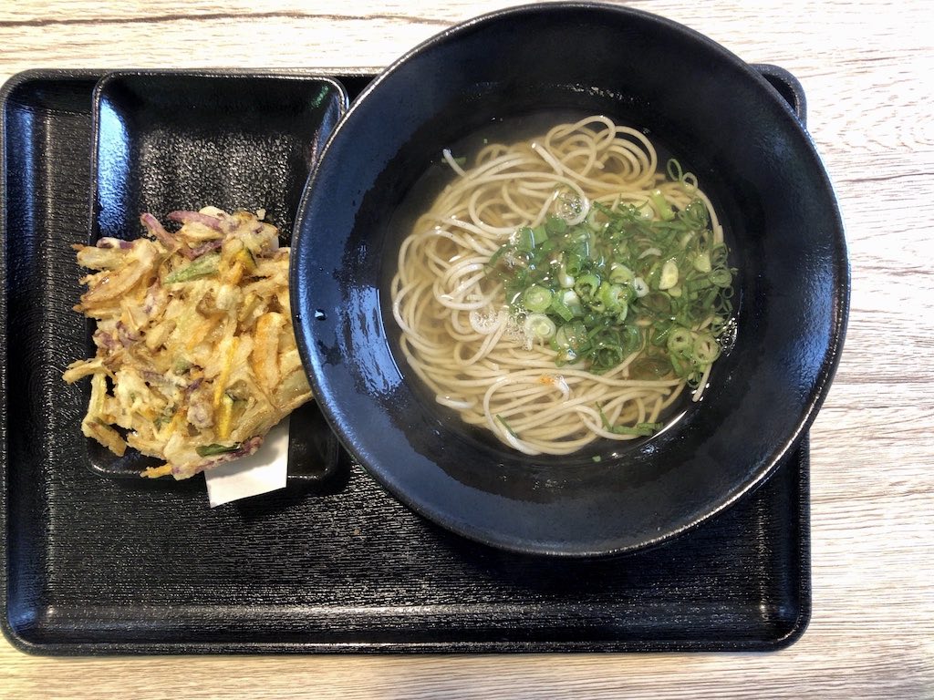 「東近江市産生そばとうどんの店 ムラサキ」が、道の駅あいとうマーガレットステーションにオープンしていました