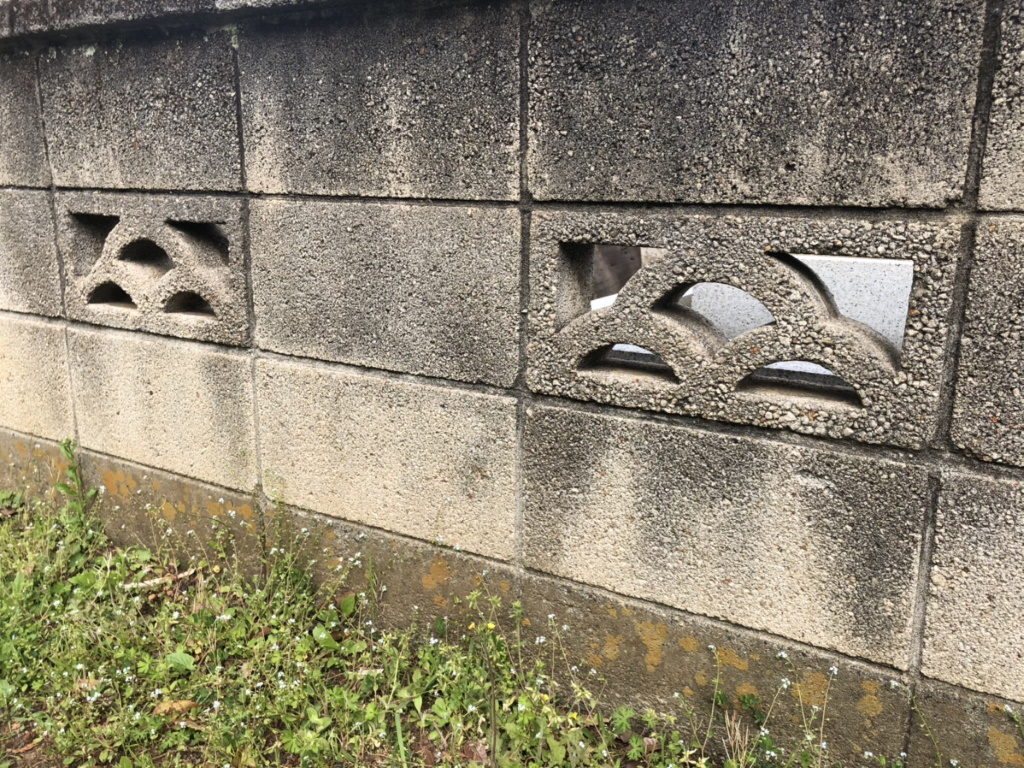 日本の昔ながらのブロック塀