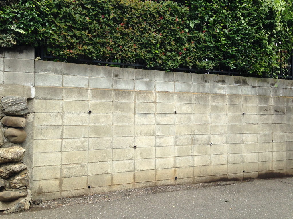 昔ながらのブロック塀