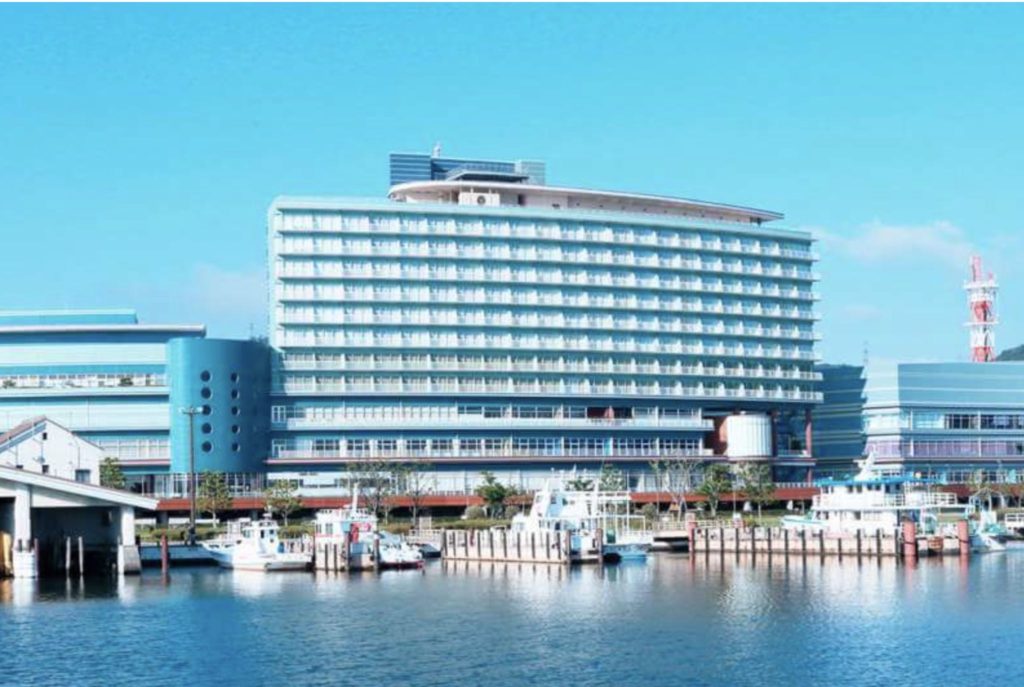 滋賀の琵琶湖ホテルの外観