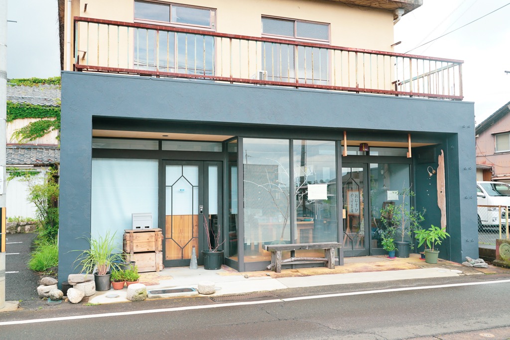 高島市に週末おむすびカフェ「白湖（ハコ）」がオープンしています！シェアスペースでいろんなお店も一緒に営業中！