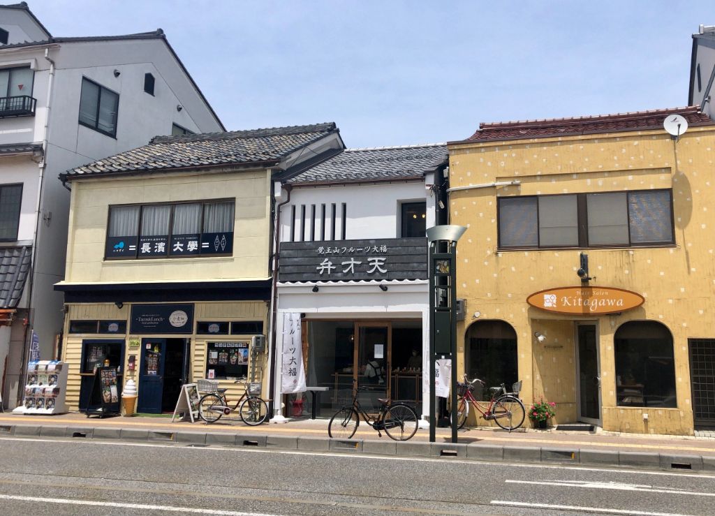 長浜市に「覚王山フルーツ大福 弁才天 長浜店」がオープンしています！見た目に美しく食べたら美味しいって最高なやつ！