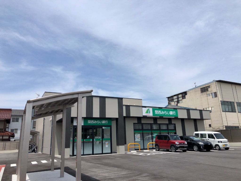 関西みらい銀行の「長浜駅前支店」が場所を移転して「長浜支店」と共同店舗となっています！手持ちのカードや通帳はそのまま使えますよ！