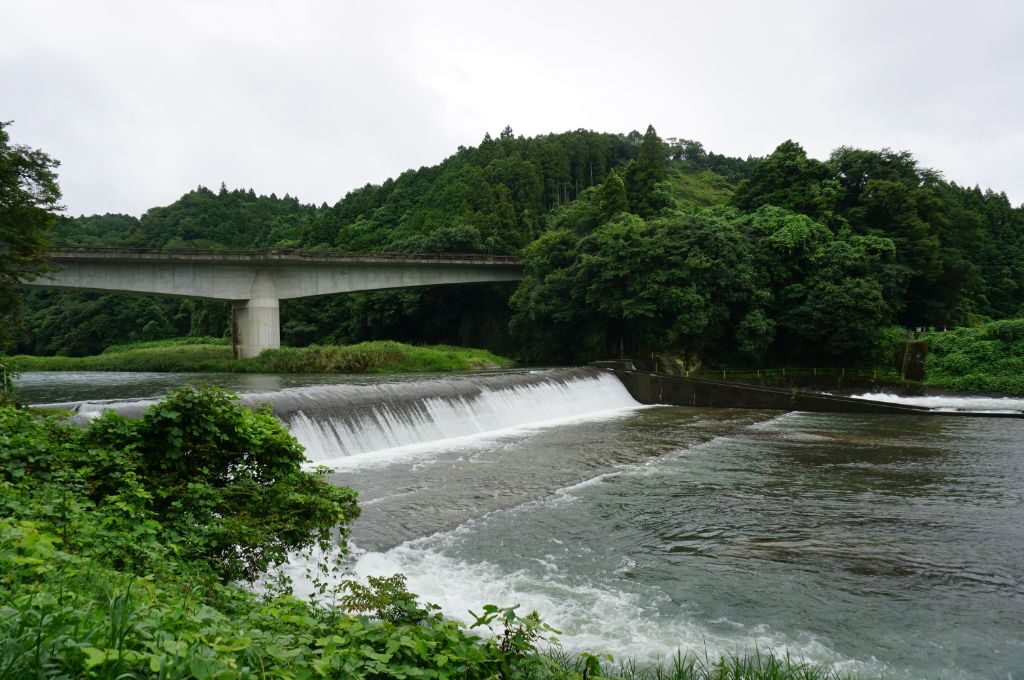 土山町瀧樹神社のすぐそばを流れる野洲川