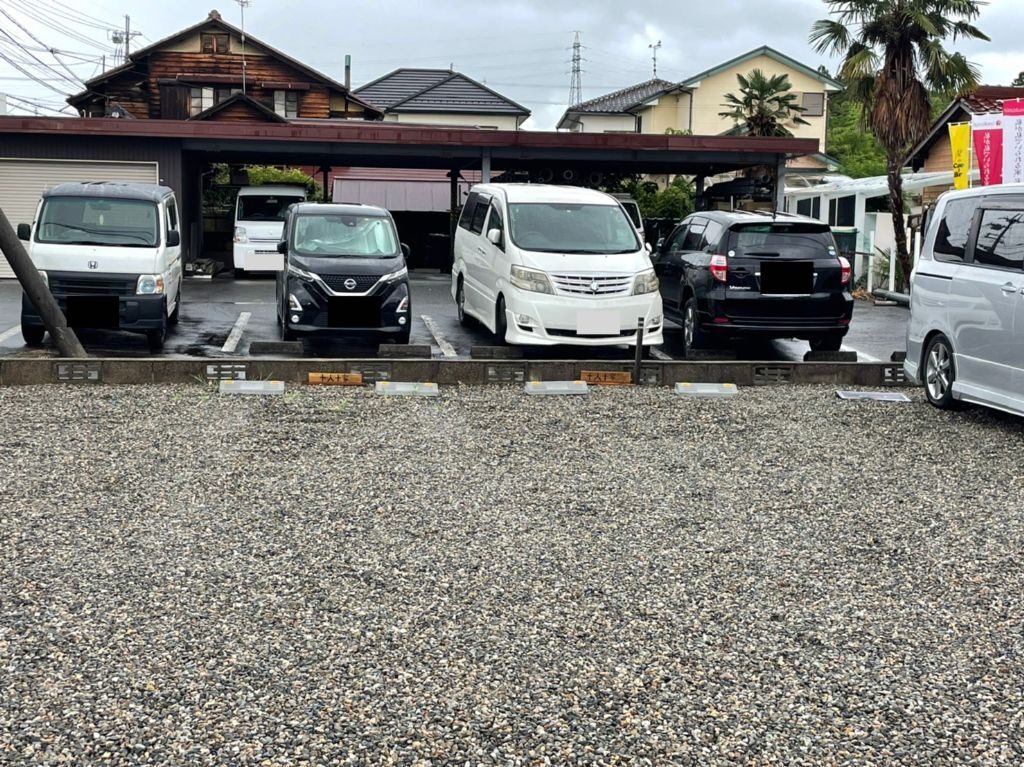 近江八幡市カフェ＆バー「十人十家」の駐車場