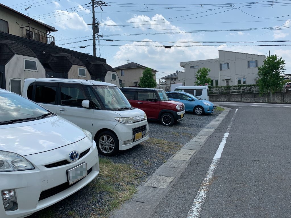 大津市「タルトリーペパン」駐車場