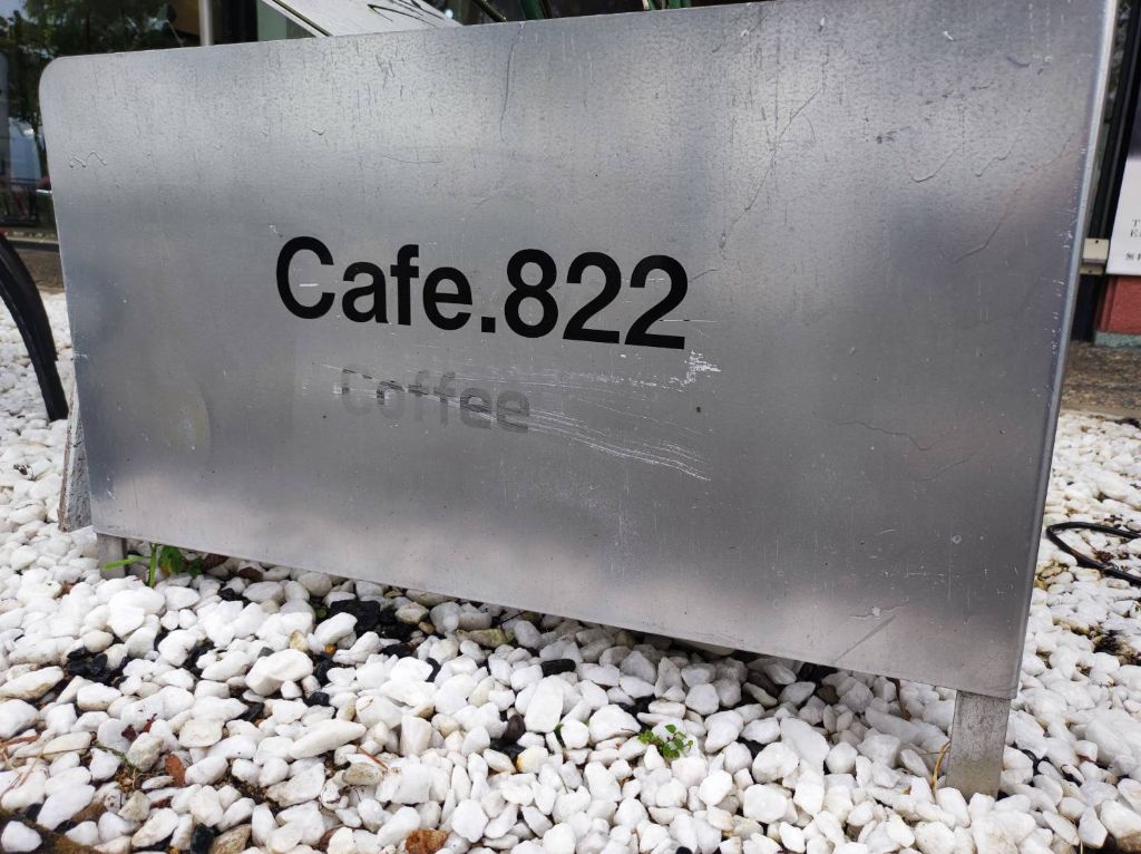 大津市に映え映えのパニーニ店「cafe.822」がオープンしています。びわ湖を望みながらカフェができるお店です。