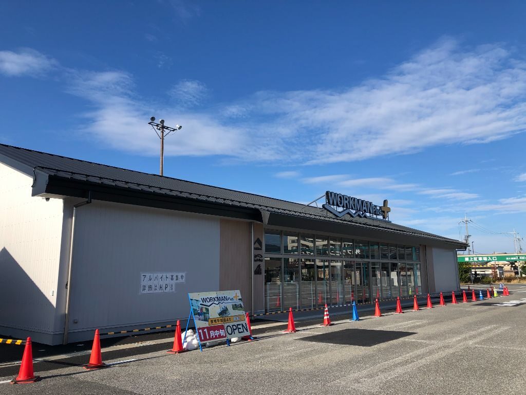 滋賀県彦根市に移転オープンした、ワークマンプラスカインズモール彦根店の外観