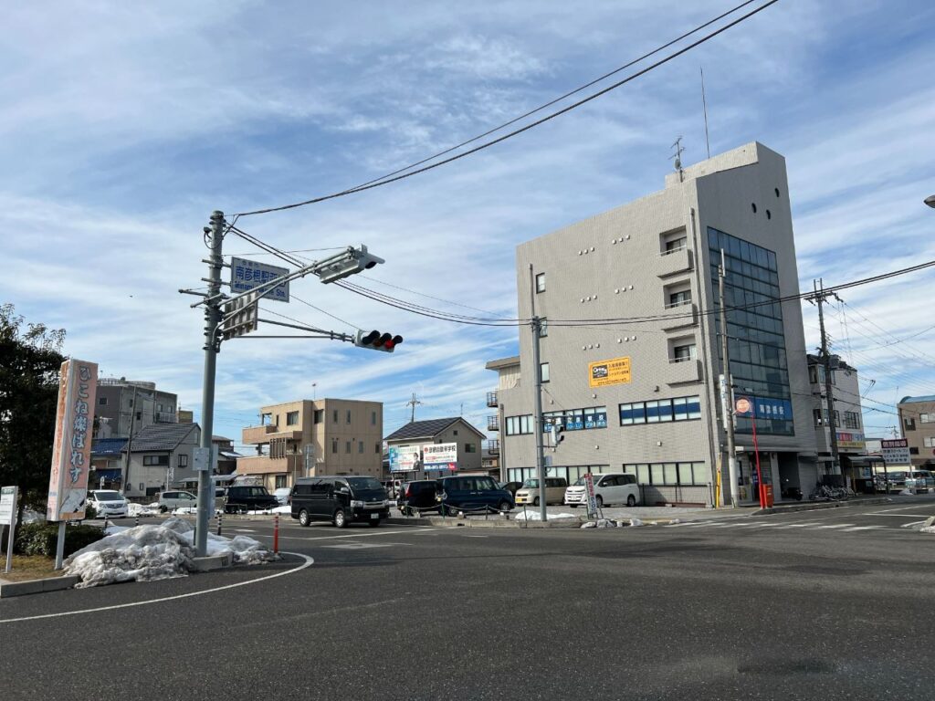 キンキン麦酒(ビール)とプリっと小腸 近江牛畜産すだく店前交差点