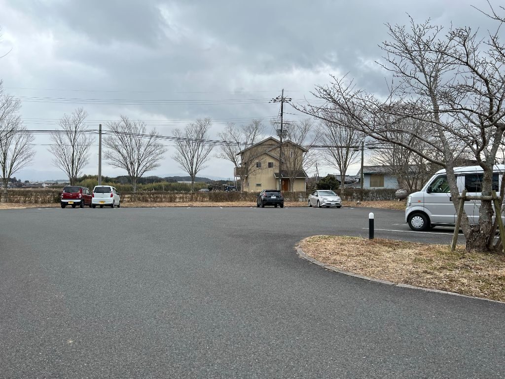 甲賀市の「ポケふた」スポット・忍の里プララの駐車場
