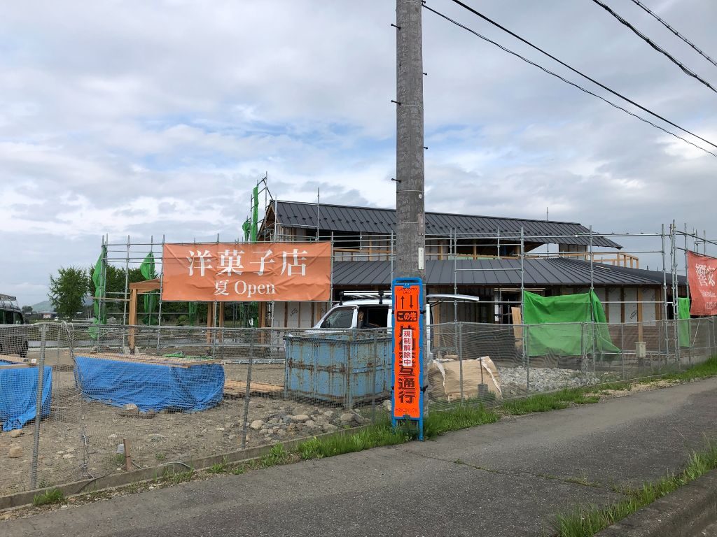 滋賀県東近江市に開店予定の洋菓子店外観