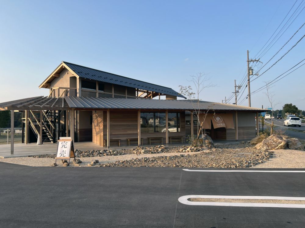 東近江市にオープン「三木洋菓子店」外観