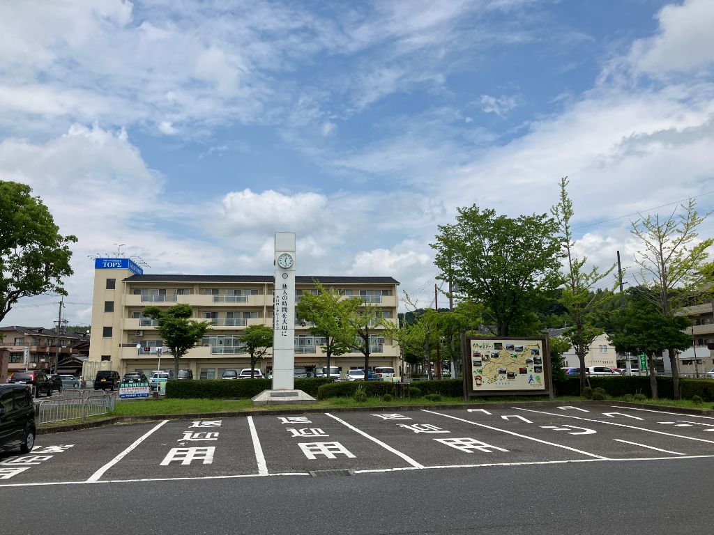 滋賀県甲賀市貴生川駅前の送迎用駐車スペース。