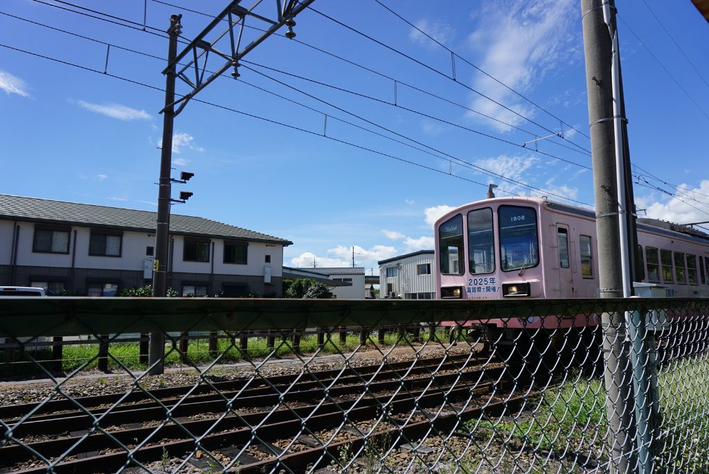 新八日市駅で撮影した近江鉄道の電車