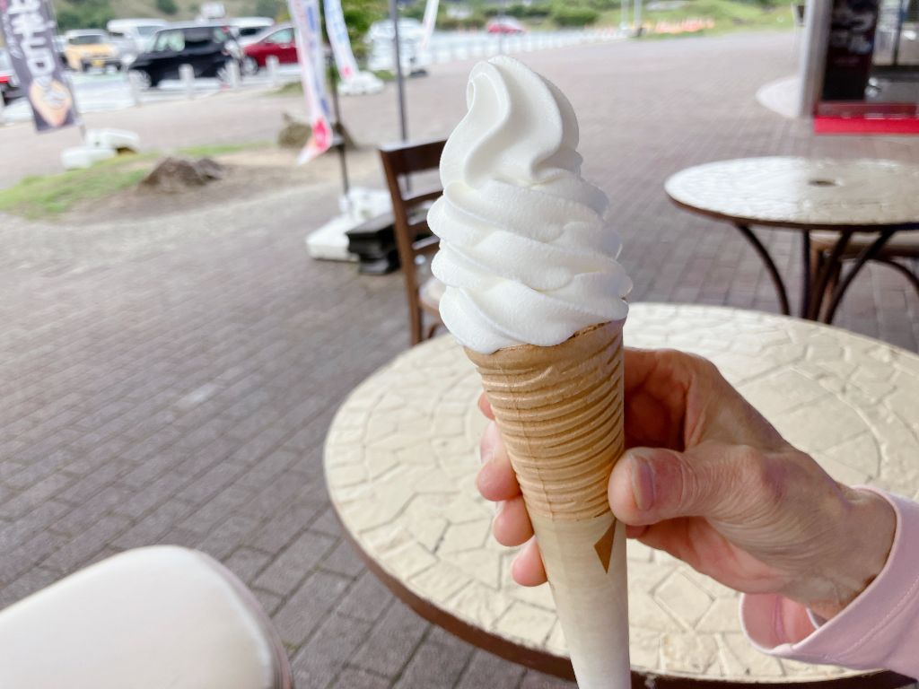 新名神高速道路甲南PA（下り）の滋賀県ご当地ソフトクリーム「成田牧場ソフトクリーム」